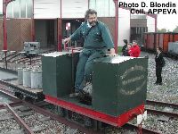 Dave Brewer du Leighton Buzzard Railway aux commandes du locotracteur CPMR-Chaise.